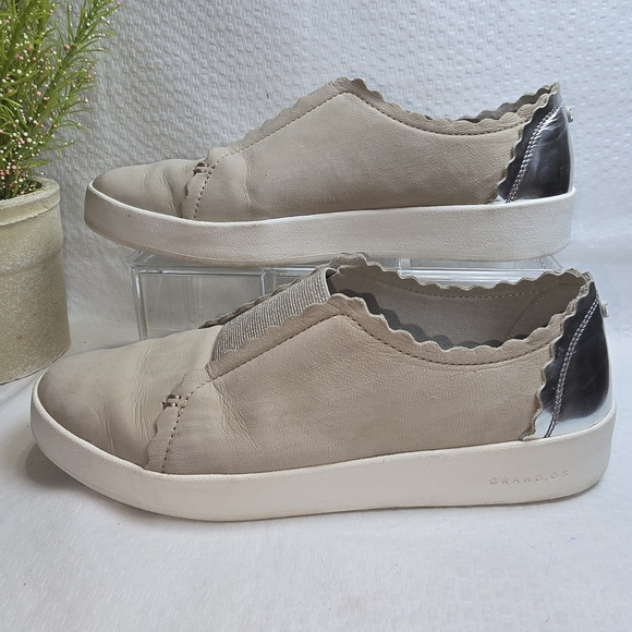 COLE HAAN GRANDPRO SPECTATOR SCALLOPED SLIP ON SNEAKER WOMENS SIZE 8 EUC - Picture 3 of 9